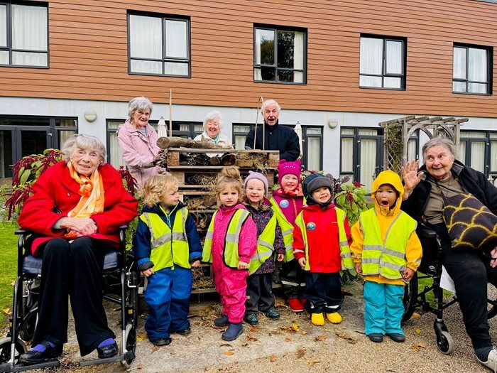 Abney Court - Abney Court - Residents and local school build bug hotel