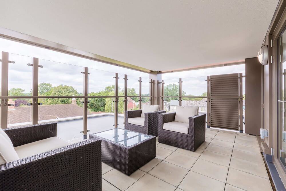 Activities Assistant Bank - Bookham- balcony