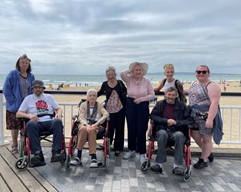 Feeling fine and sandy – Banbury care home surprises resident with seaside trip