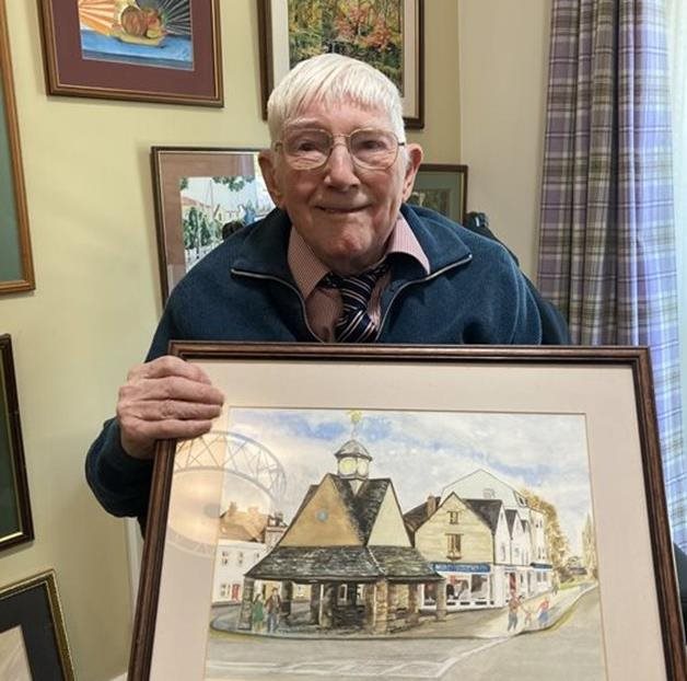 Witney care home resident draws in a crowd for art exhibition 