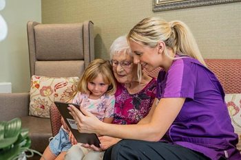 6 benefits of living in a care home for people with dementia