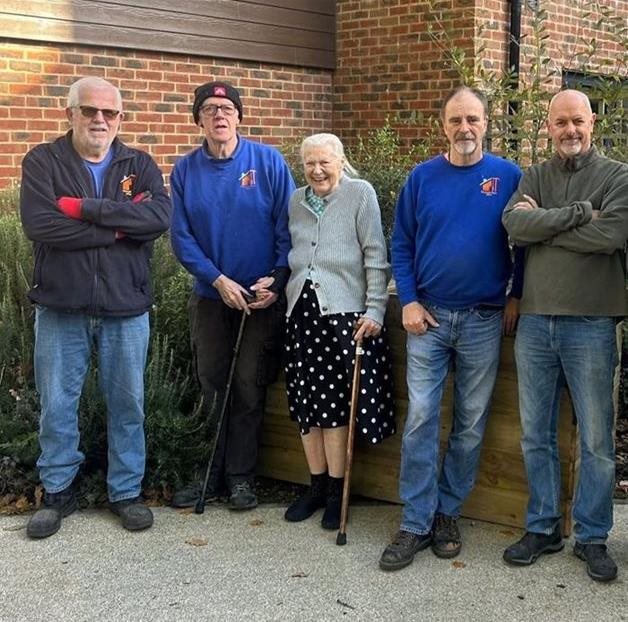 Sarisbury Green care home residents team up with community group for a DIY project