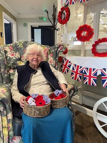 Yarn-ning to help – Horndean care home resident knits poppies for 20 years in a row