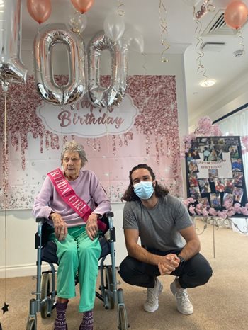 A birthday surprise! Joe Wicks surprises care home resident on her 100th birthday