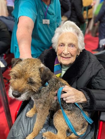 A paw-some day out – Banbury care home residents visit Crufts