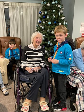 Local children share festive cheer with Horndean care home residents