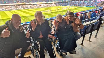 Rugby wish scores big for Edinburgh care home resident