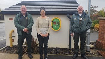 Shinfield care home installs new defibrillator for community