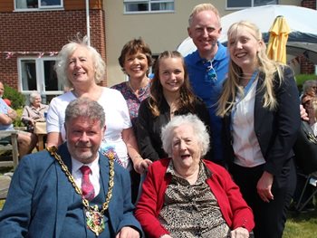 Mayor joins Ipswich care home residents to celebrate the Platinum Jubilee in style