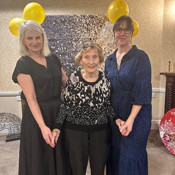 Dressed to the nines – Wolverhampton care home holds fashion show