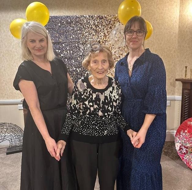 Dressed to the nines – Wolverhampton care home holds fashion show