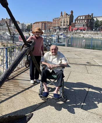 Taking the sea-nic route! Care home residents enjoy local beauty spots