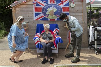 The royal treatment – Hampshire care home residents celebrate the Platinum Jubilee in style