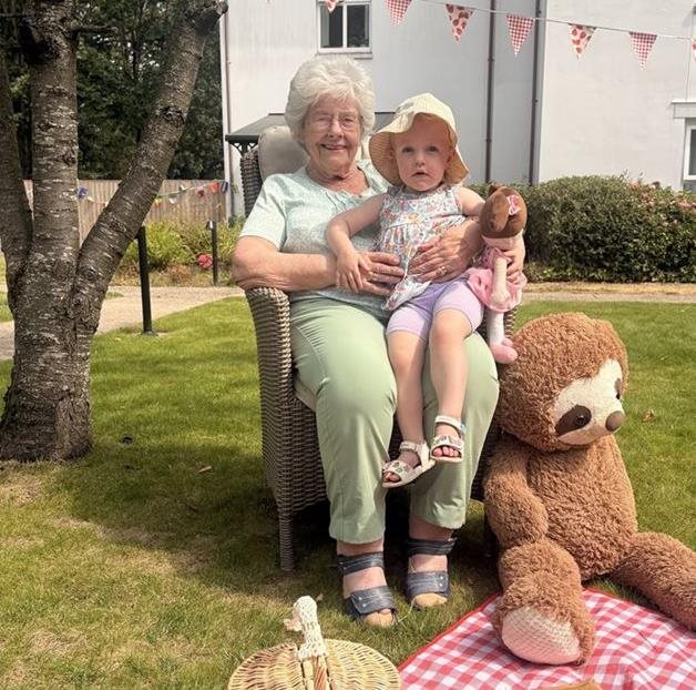 Solihull care home welcomes nursery for teddy bear picnic 
