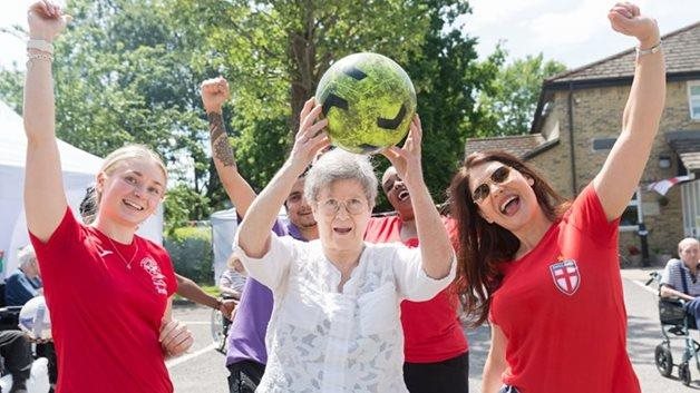 Isleworth care home enjoys an afternoon of matchday magic