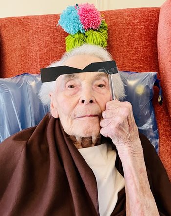 Picture this! Stroud care home residents recreate iconic paintings 