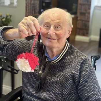 Leatherhead care home residents’ team up with community for a DIY project