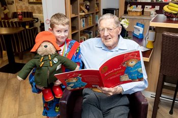 Un-bear-lievably cute – Stratford-upon-Avon care home residents read classic stories to local children 