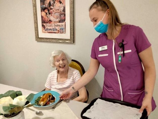 Let us host your roast – Bracknell care home provides community with special treat