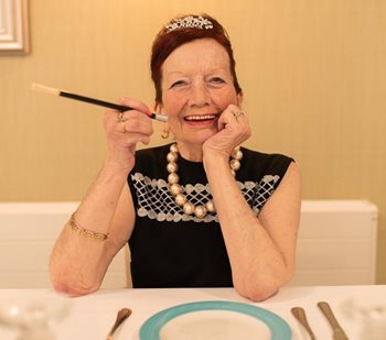 Paparazzi please! Banbury care home residents transform into famous figures for World Photography Day