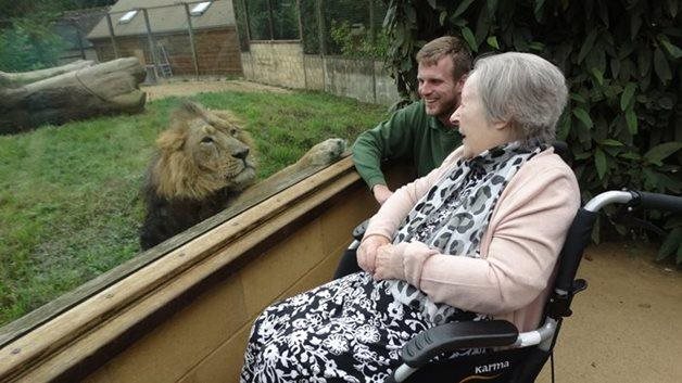 A walk on the wild side – Witney care home resident fulfils wish to visit zoo