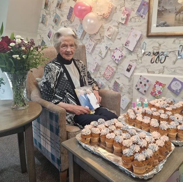 Edinburgh centenarian receives record number of cards