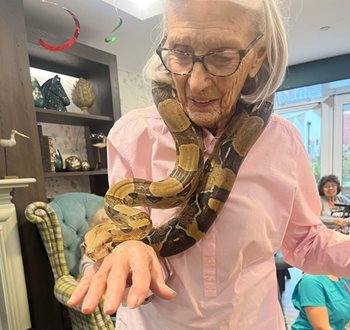 Afternoon to go down in hiss-tory! Quorn care home visited by creatures great and small