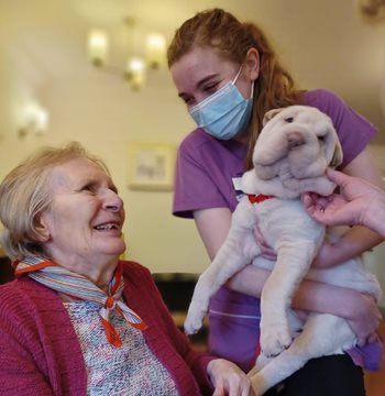 Round of ap-paws for pets at Kidderminster care home