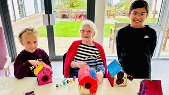 Stroud care home residents’ team up with schoolchildren for a DIY project
