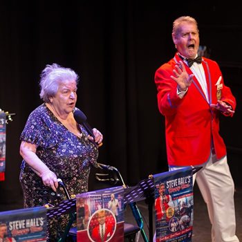 Framlingham care home resident takes centre stage to fulfil lifelong singing dream