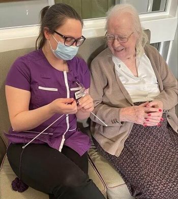 Sharing purls of wisdom – Cheltenham care home residents revisit favourite hobbies