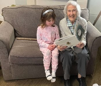 A story that’s plot on – Hale Barns care home residents read bedtime stories to local children