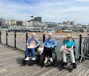 Feeling fine and sandy – Copthorne care home surprises residents with a seaside trip