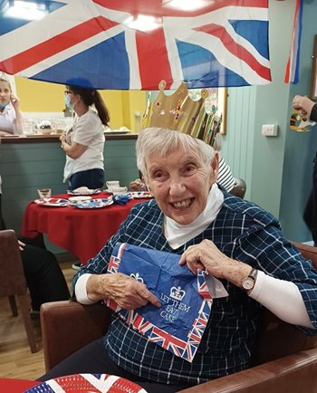 The royal treatment – Eye care home residents celebrate the Platinum Jubilee in style