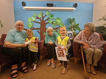 What a hoot – Framlingham care home residents invite local nursery for an afternoon of activities