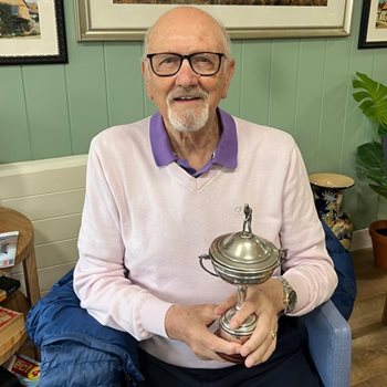 Framlingham care home resident makes tee-rific return to golf course