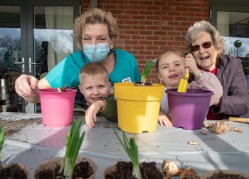 Spring has sprung – Sutton Coldfield care home hosts special bulb planting