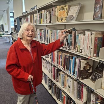 Bromsgrove care home resident fulfils wish to return to library