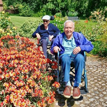 Newbury care home resident returns to late wife’s favourite gardens