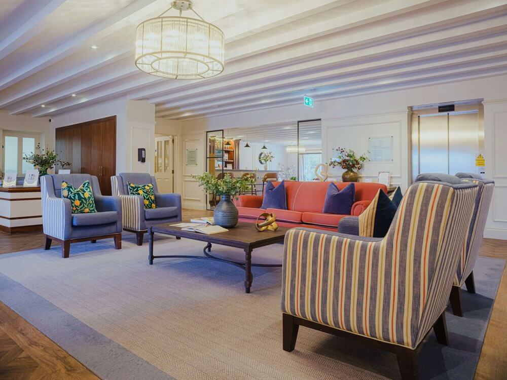 Louth Manor - Louth Manor lounge 2