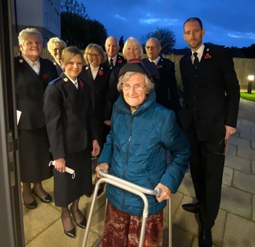 After finding out Margaret has been part of the Salvation Army for 83 years and wished to sing with them once again, the team arranged for their local band to pay a special visit to the home. 