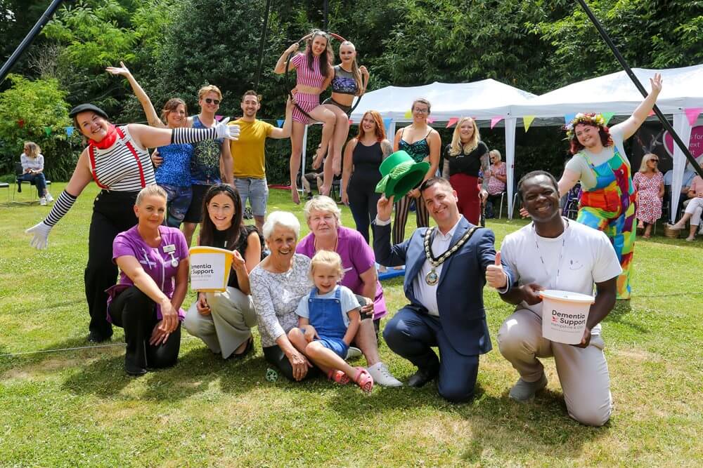 Domestic Bank - Sway Place lifestyle in garden