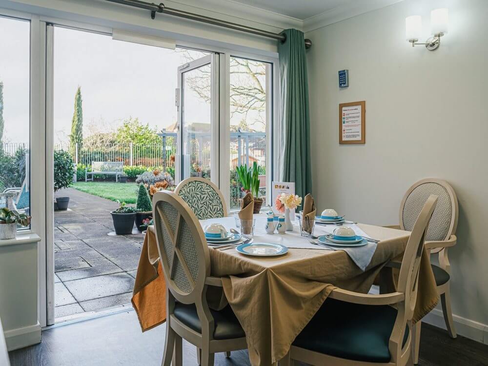 Brook Court - Brook Court garden dining