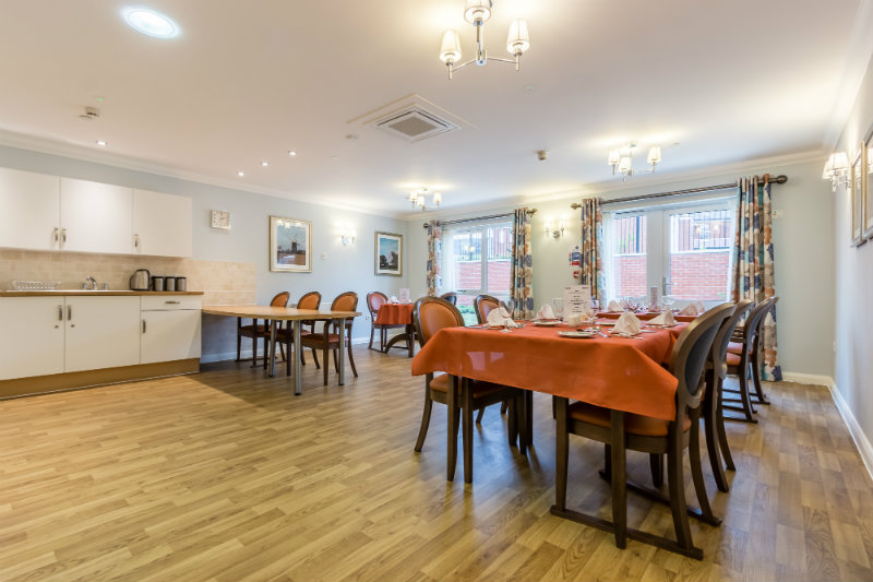 Care Assistant - ihartismere-dining-gallery-03 image