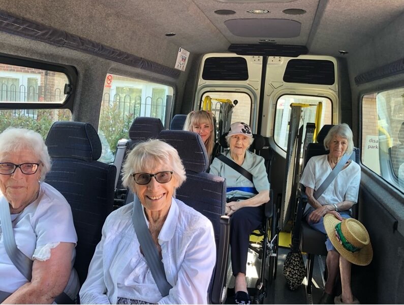 Martlet Manor - Martlet Manor mini bus outing