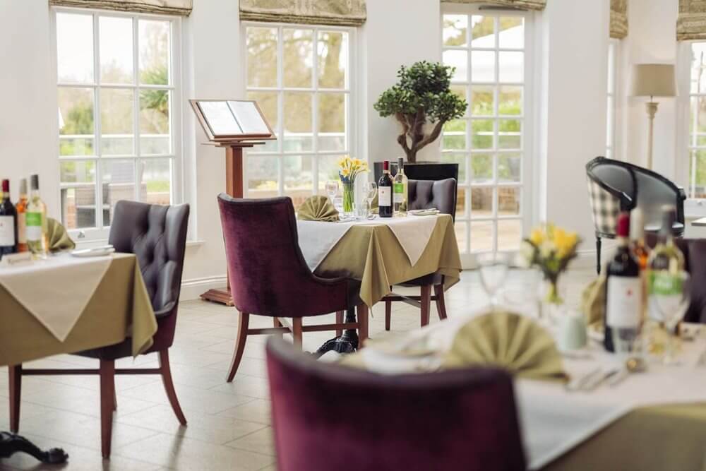 Thames View - Thames View dining room 2