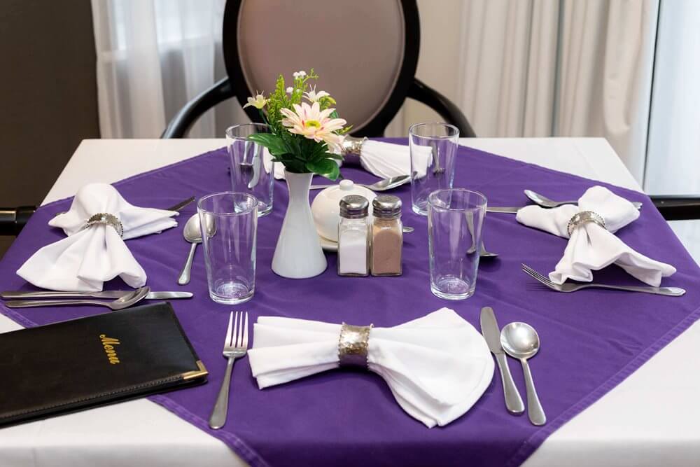 Bishops Manor - Bishops Manor - dining table