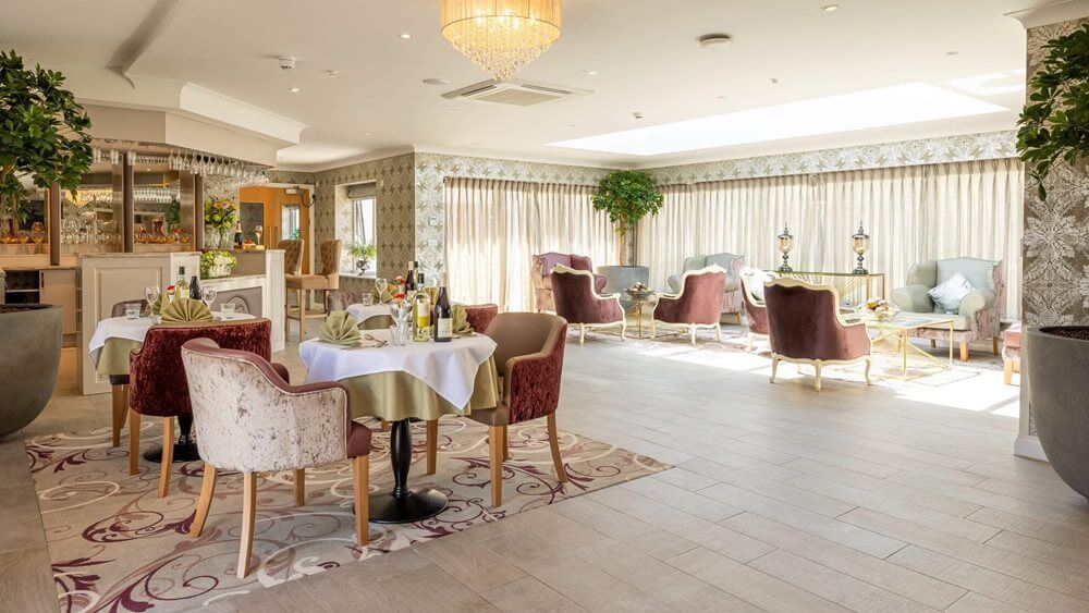 Riverside Place - Riverside Place dining room 2