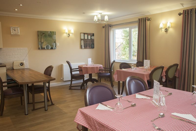 Care Assistant - i-davers-dining-room_1 image