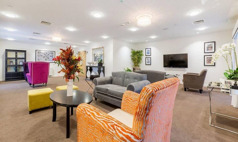 Domestic Cleaner - Bath- lounge